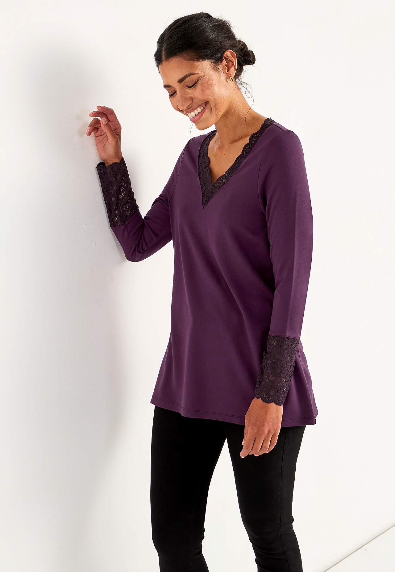 Trikåtunika med spetsdetaljer