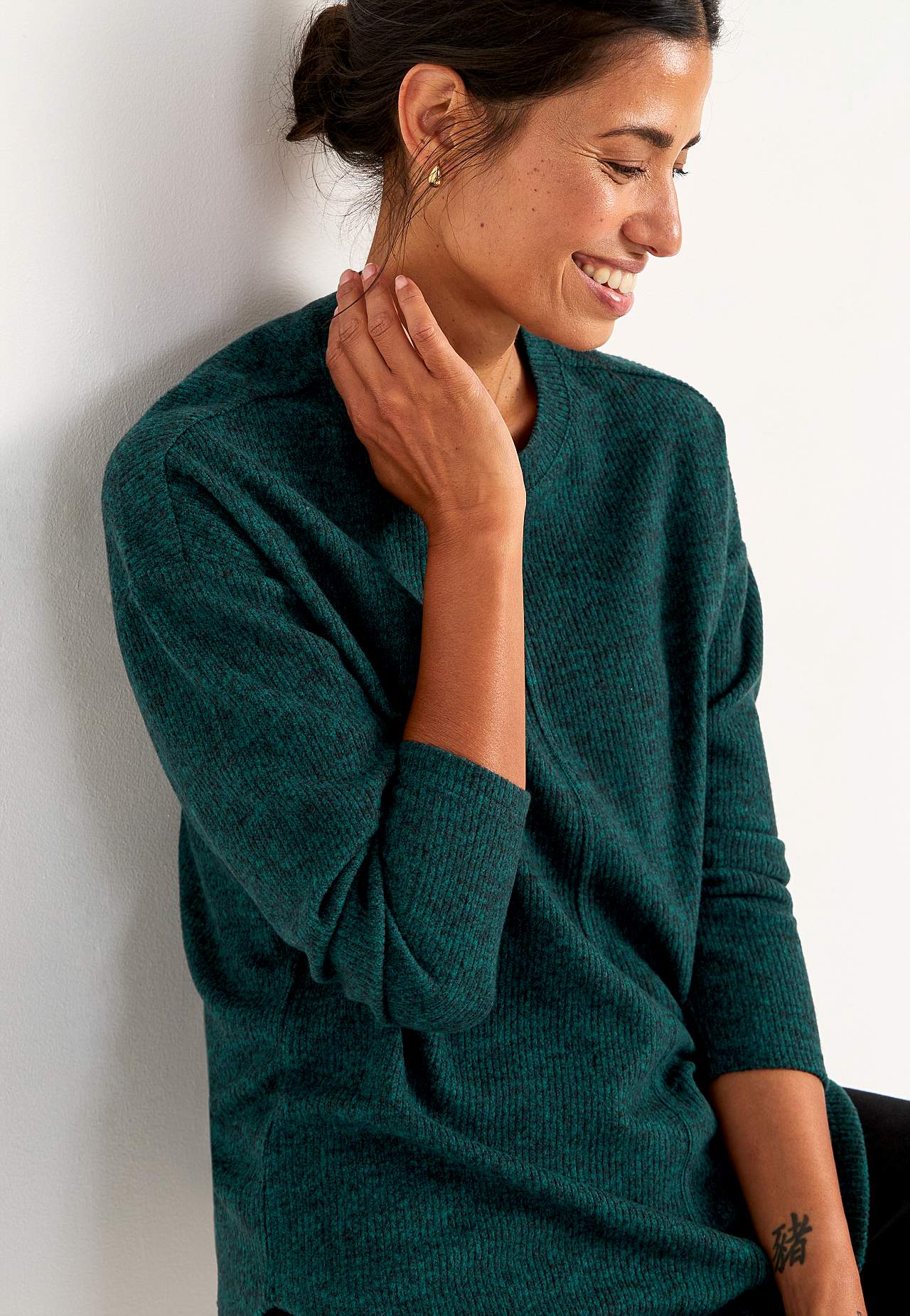 Supermjuk tröja med dekorativ mittsöm Beata