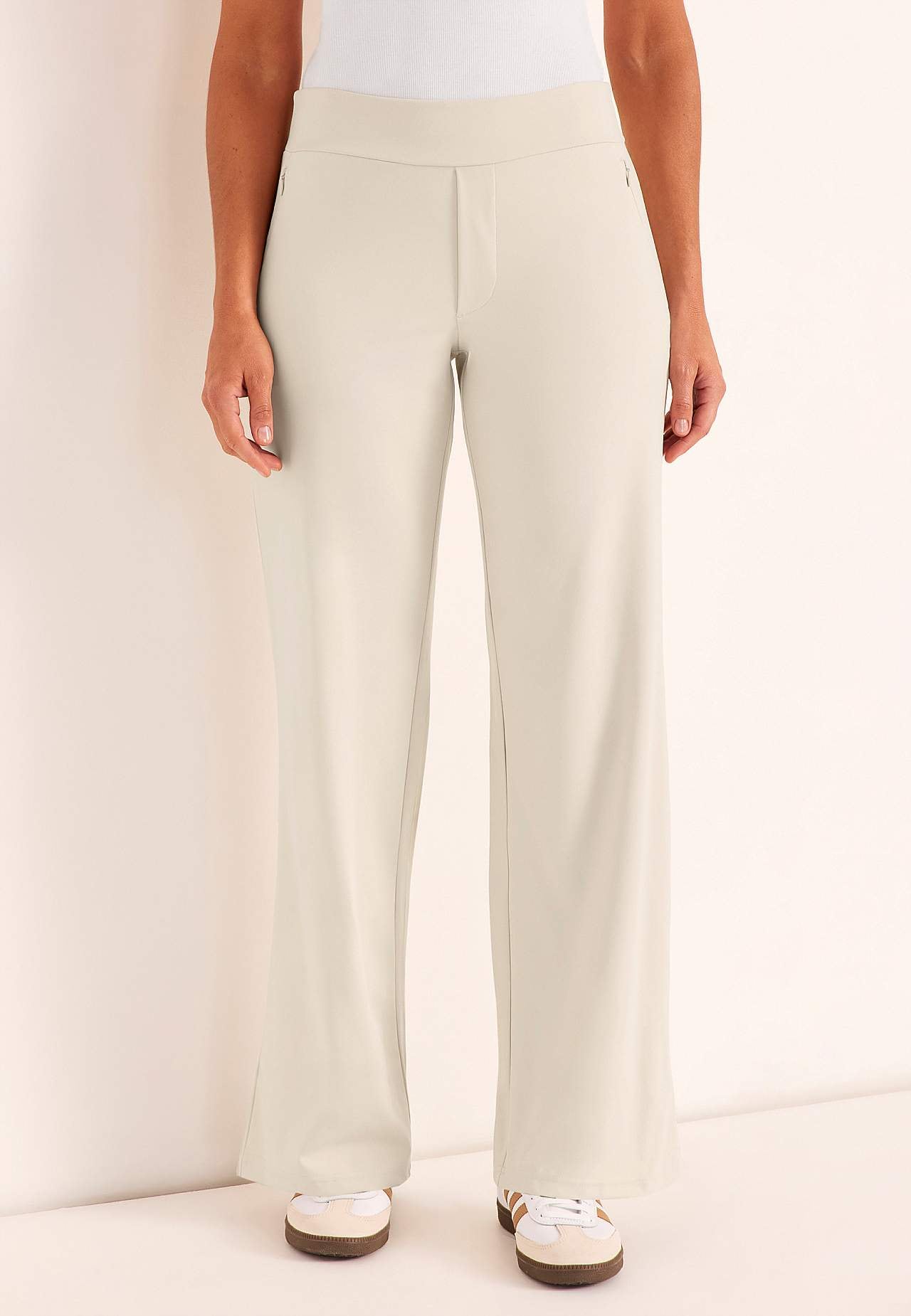 Mångsidig, vid trikåbyxa Daria