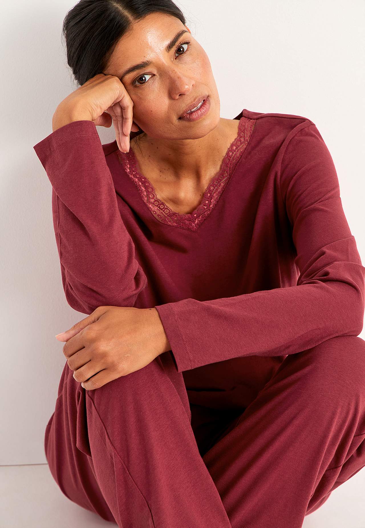 Tvådelad pyjamas med spetskant