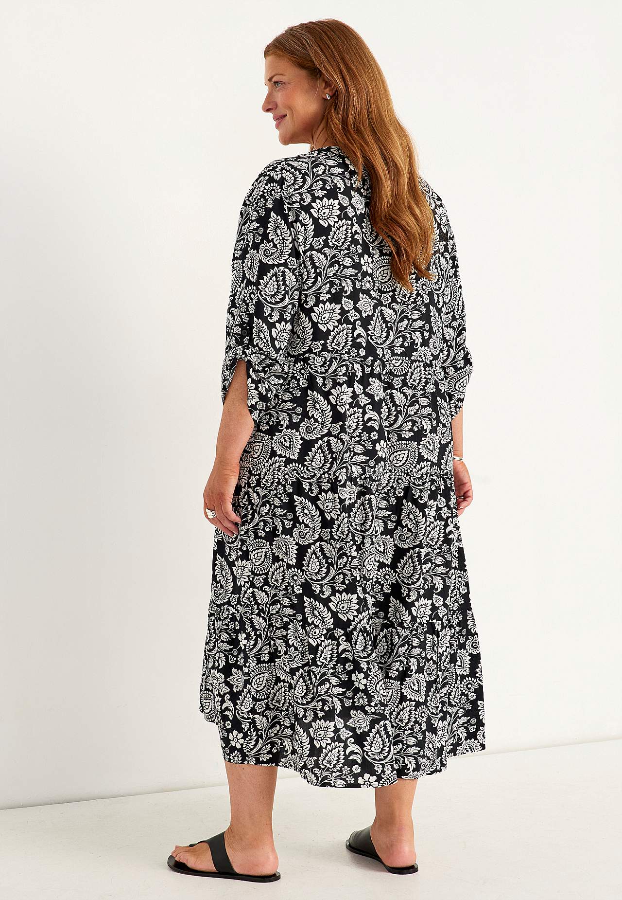 Klänning med volanger