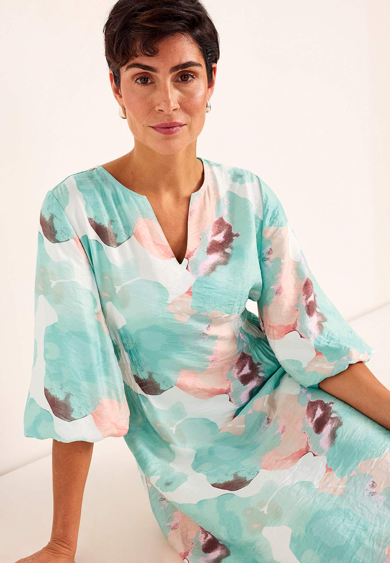 Klänning med fodrad puffärm