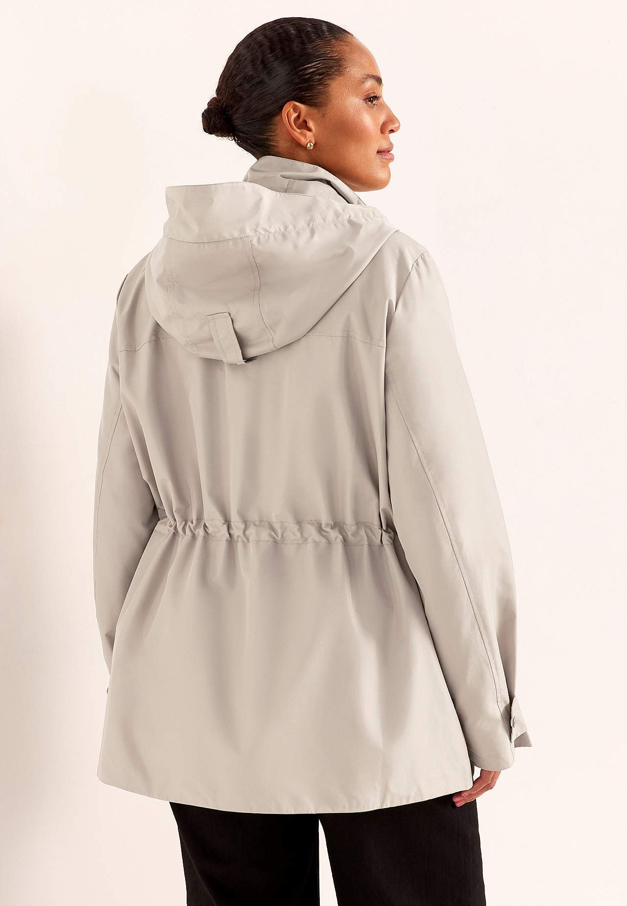 Fodrad jacka med avtagbar huva