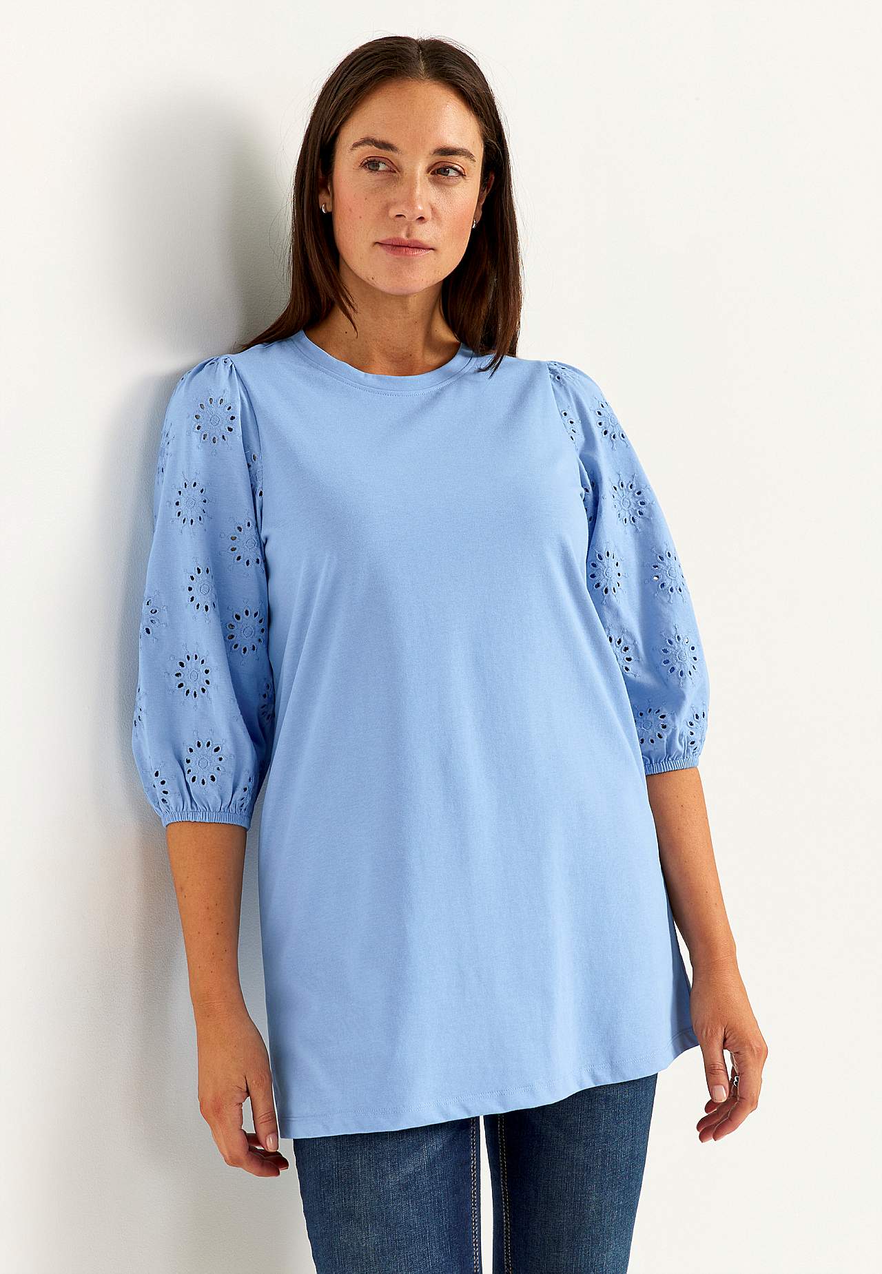 Trikåtunika med broderade ärmar