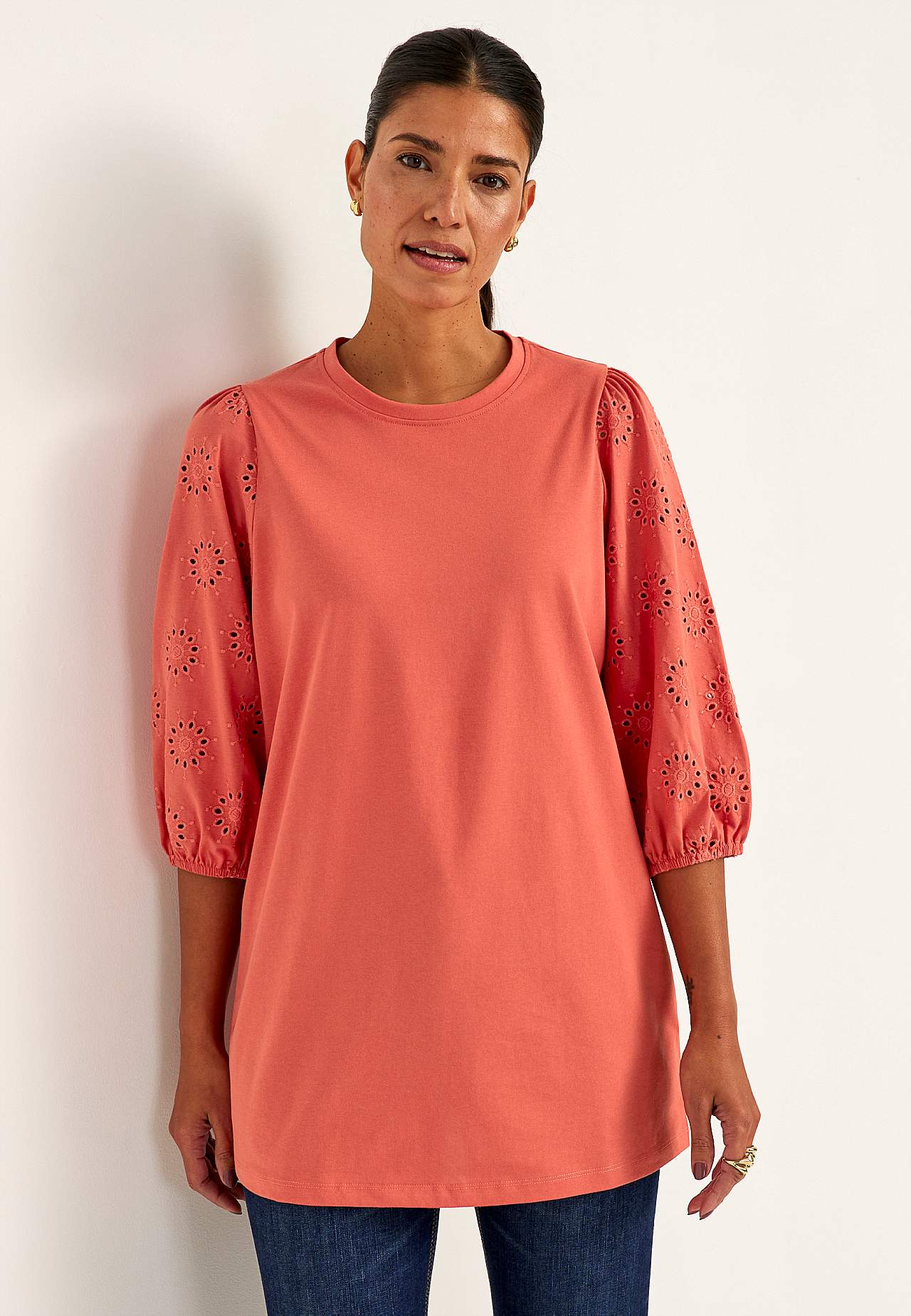 Trikåtunika med broderade ärmar