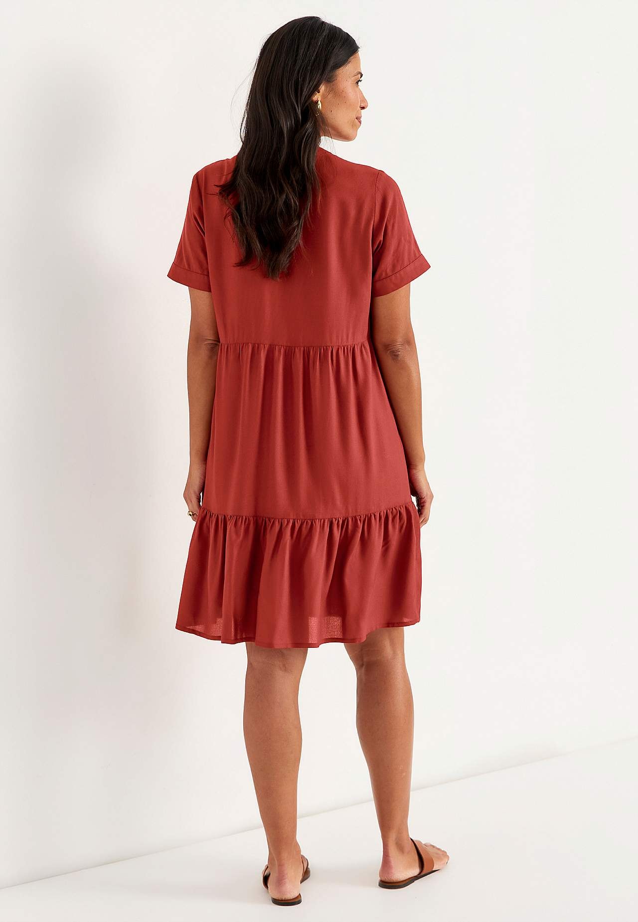 Viskosklänning med volang