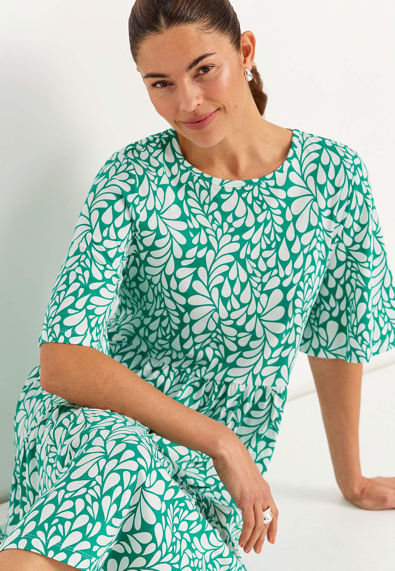 Trikåklänning med volang