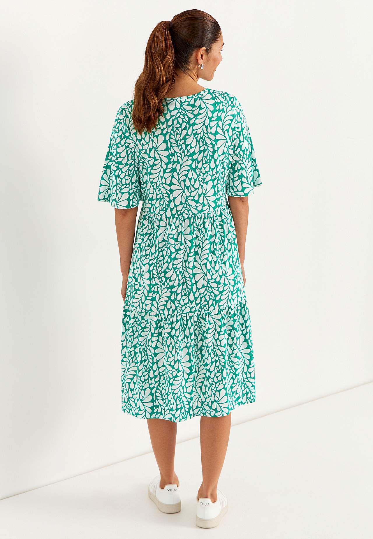 Trikåklänning med volang