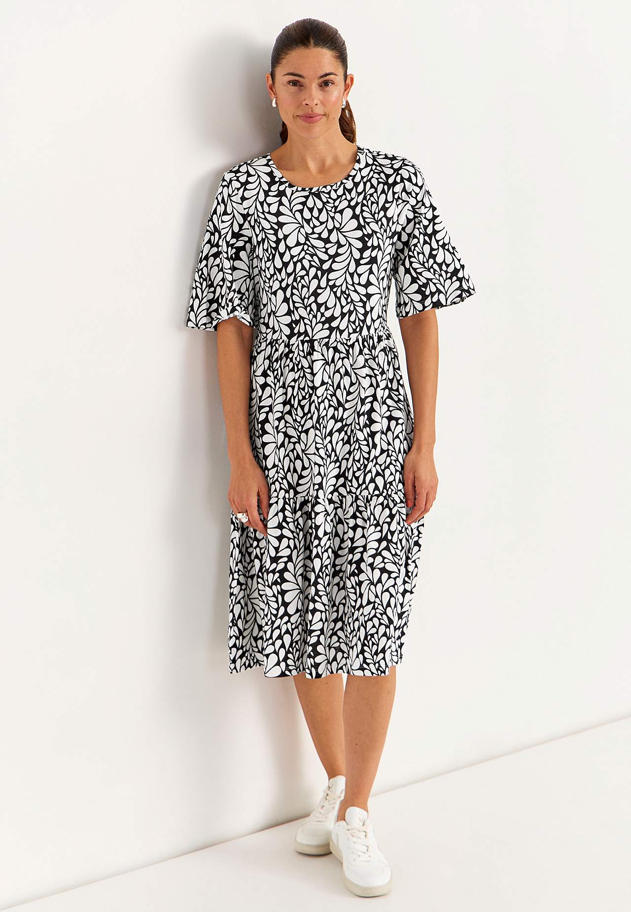 Trikåklänning med volang