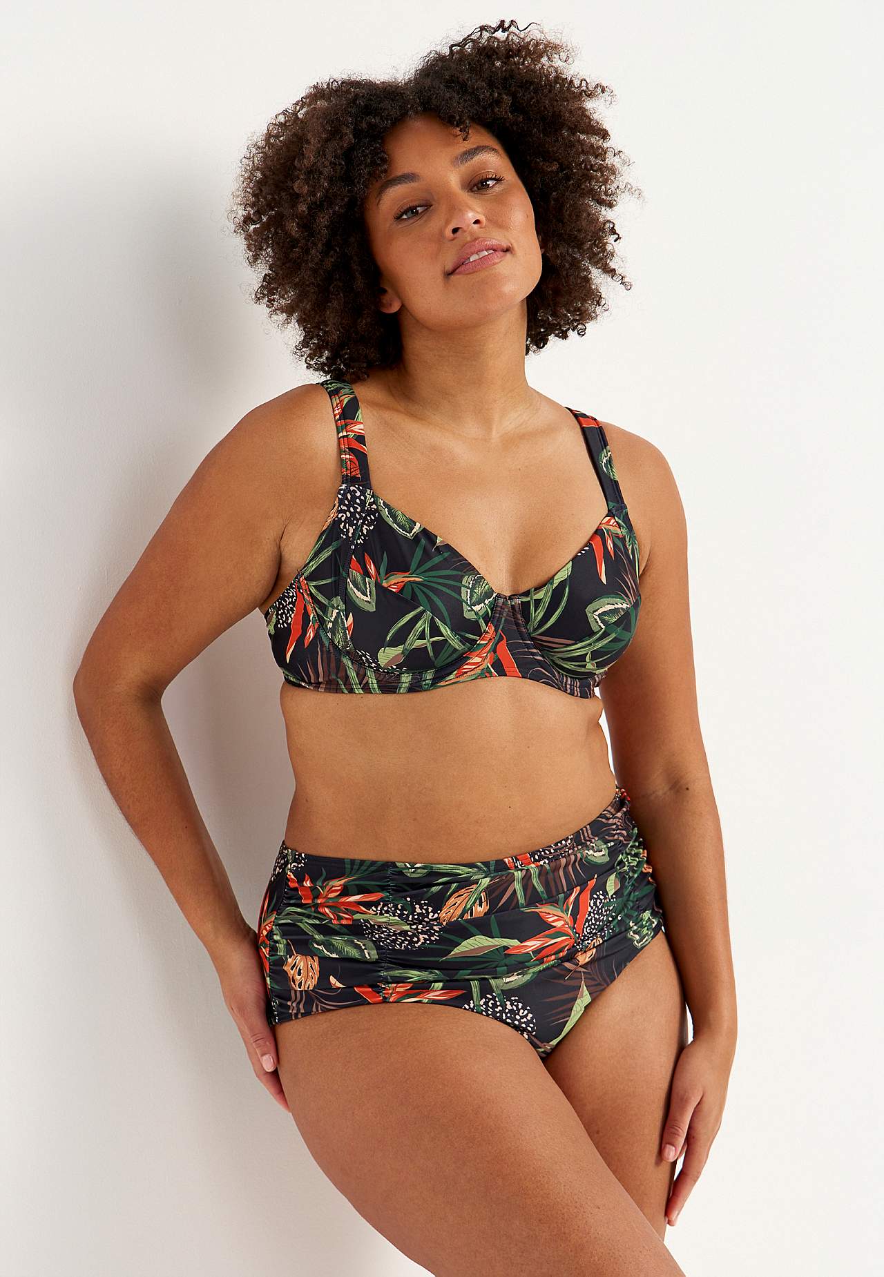 Mönstrad bikinitrosa med hög midja