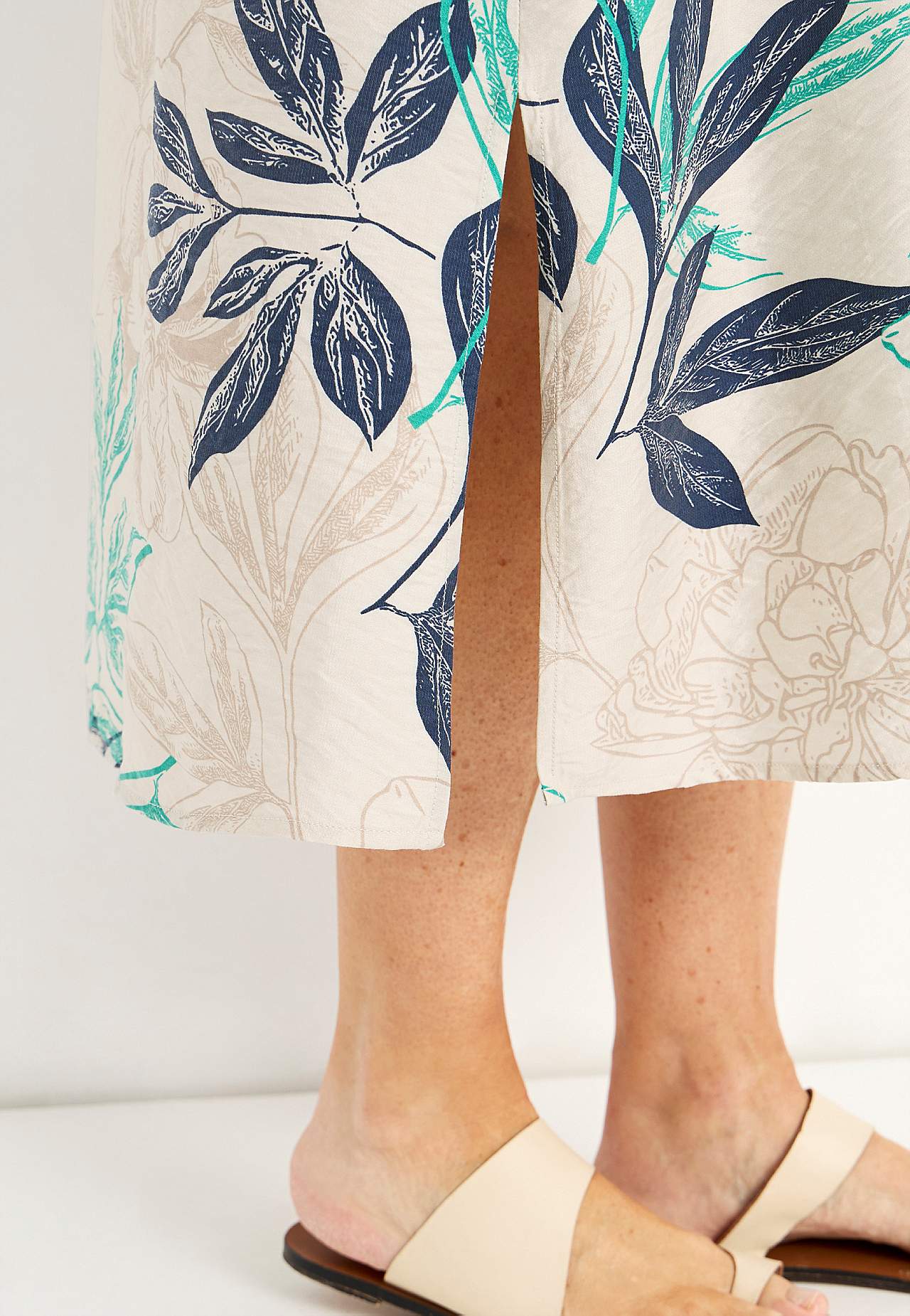 Blommig skjortklänning i mjuk viskosmix