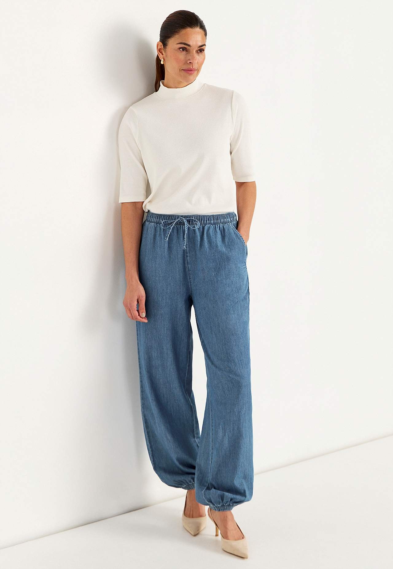 Byxa i lätt denim med hög midja