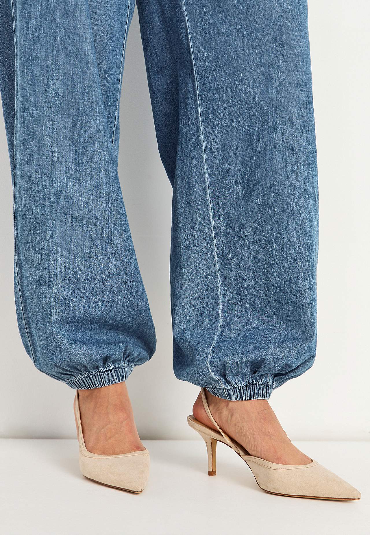 Byxa i lätt denim med hög midja