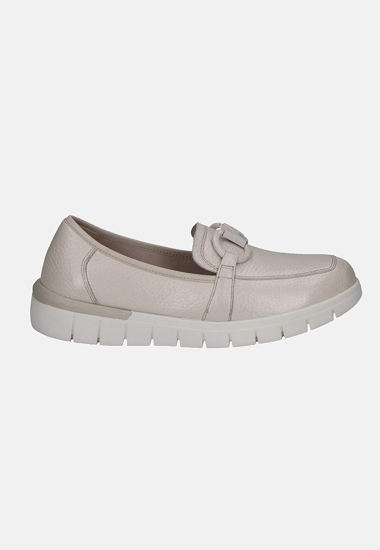 Bekväm skinnloafer med metallspänne