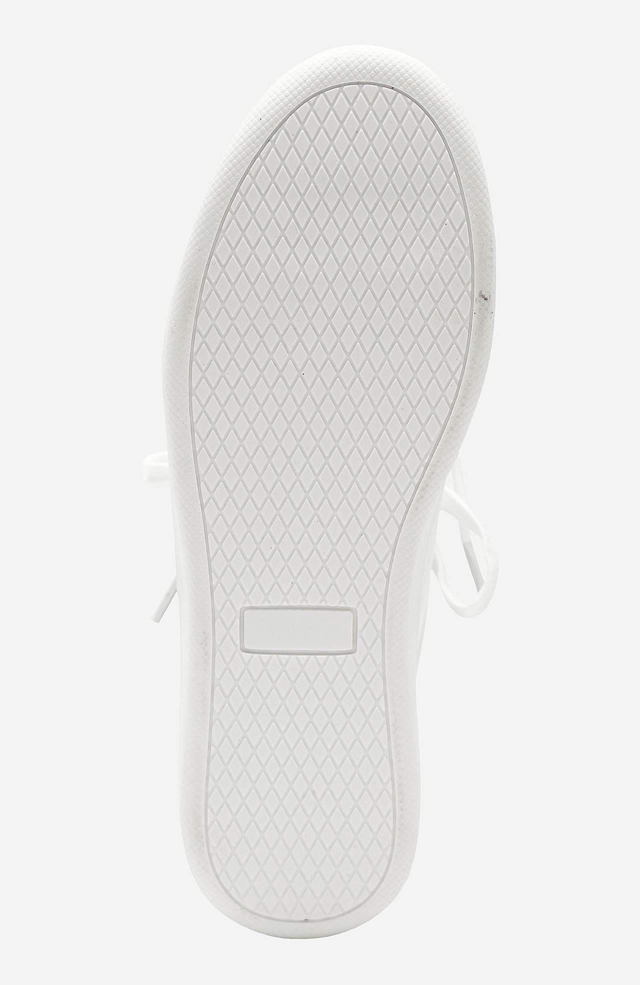 Klassisk sneaker med diskreta dekorsömmar