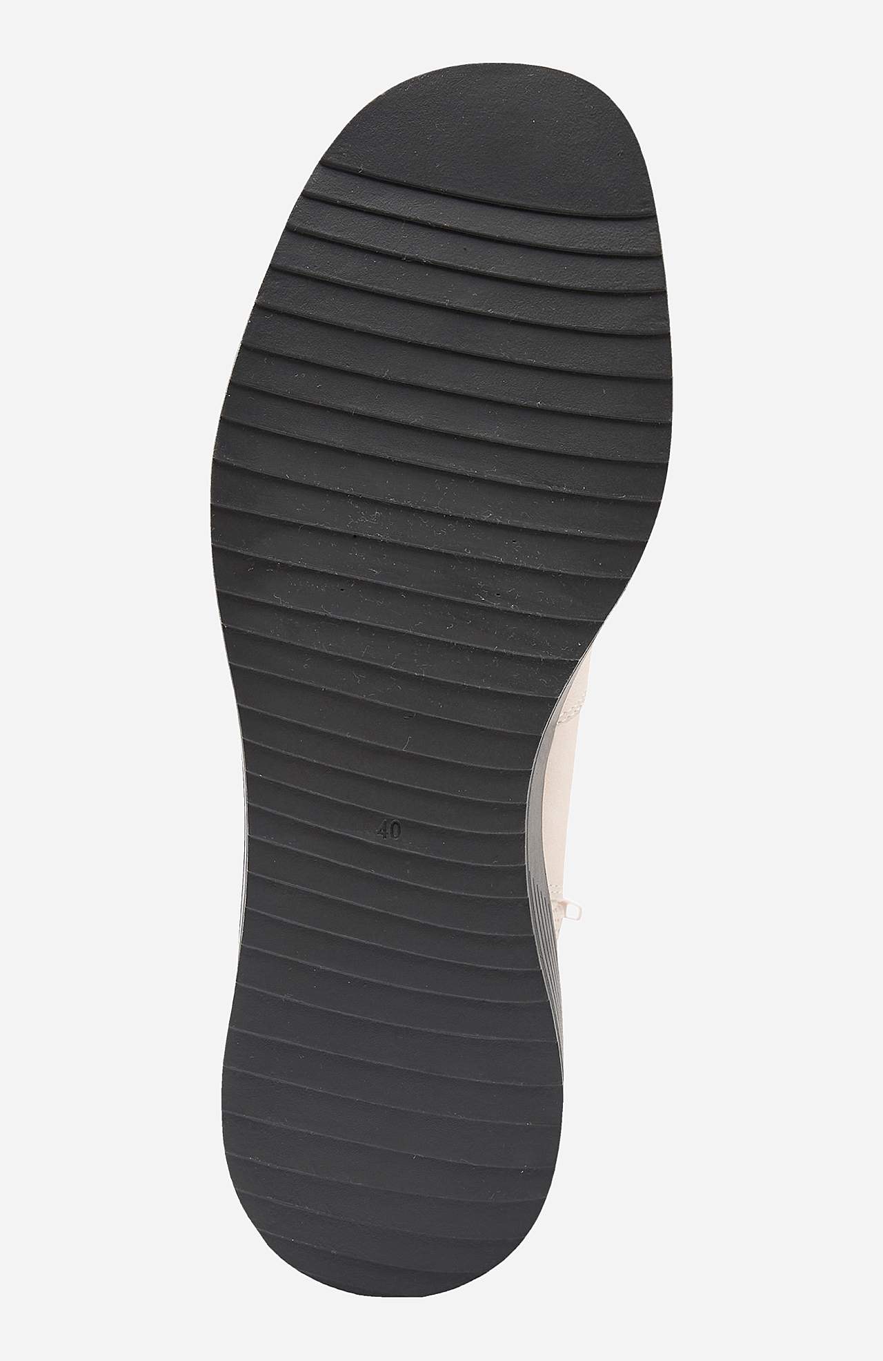 Känga i skinnimitation