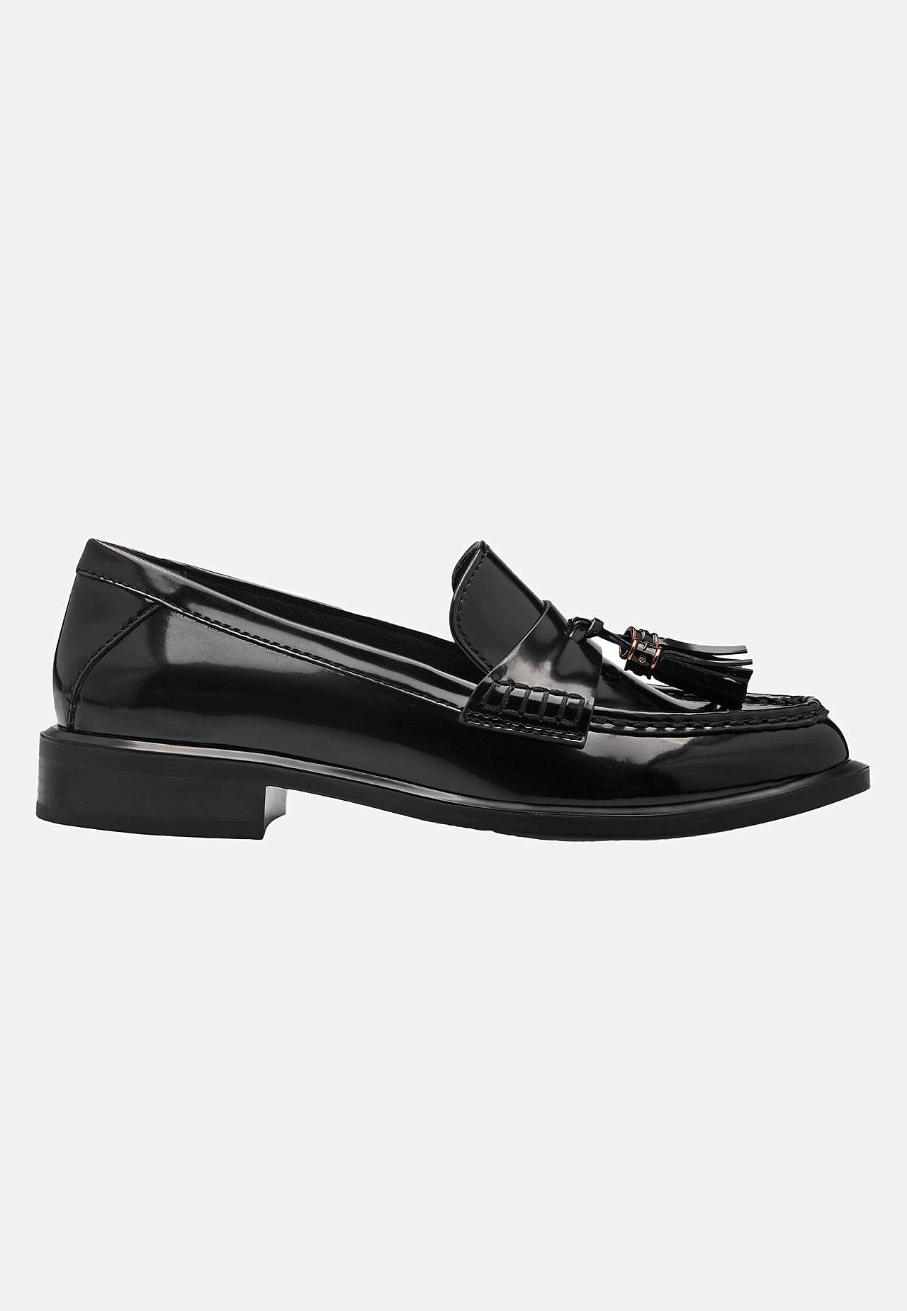 Lackad loafer med tofsar