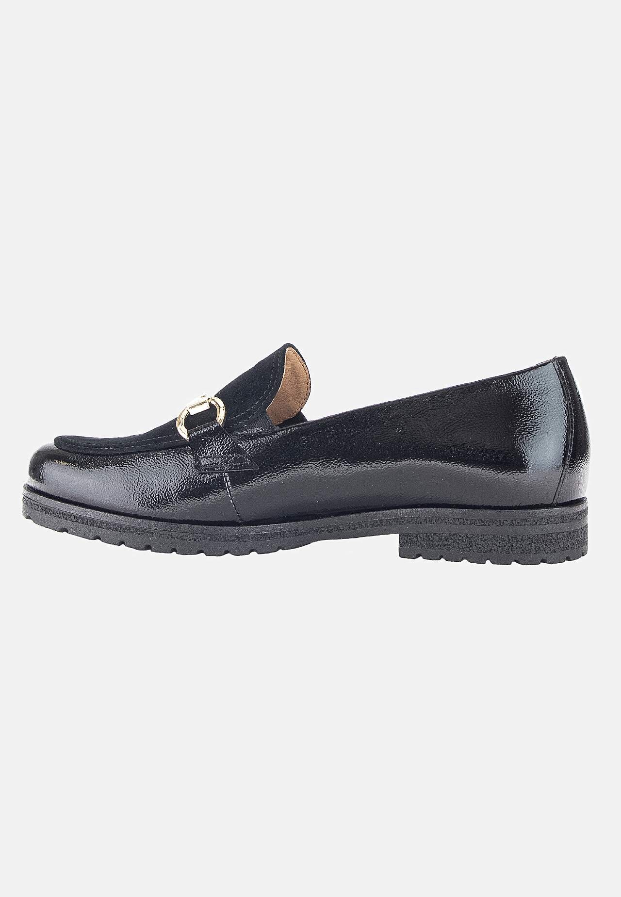 Lackad skinnloafer med guldspänne