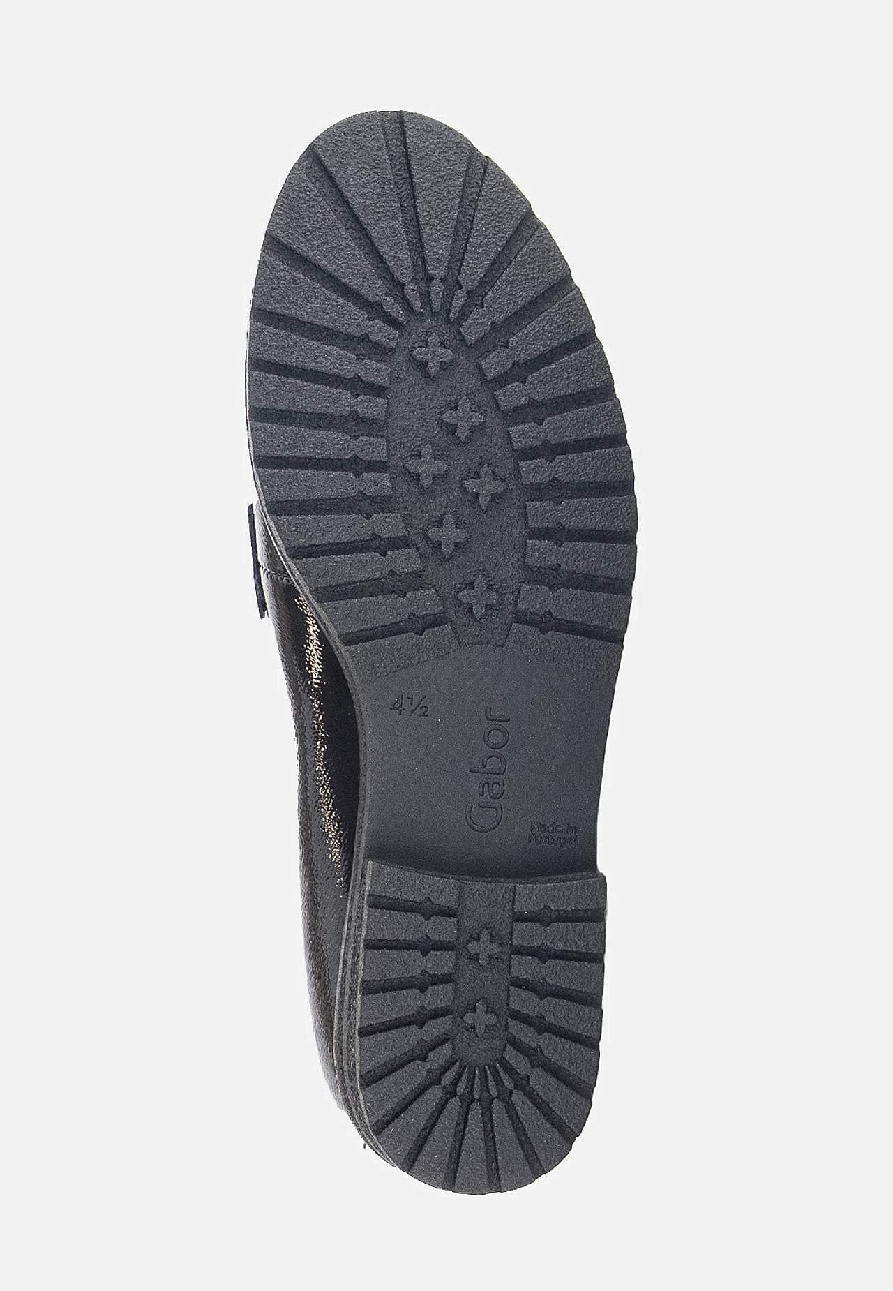 Lackad skinnloafer med guldspänne
