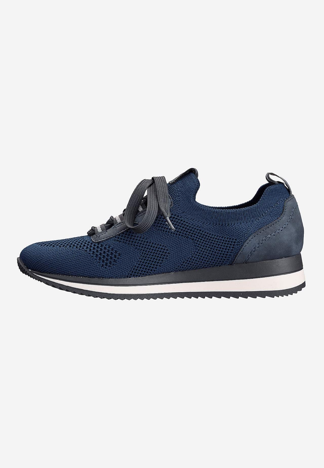 Sneaker i dra på-modell
