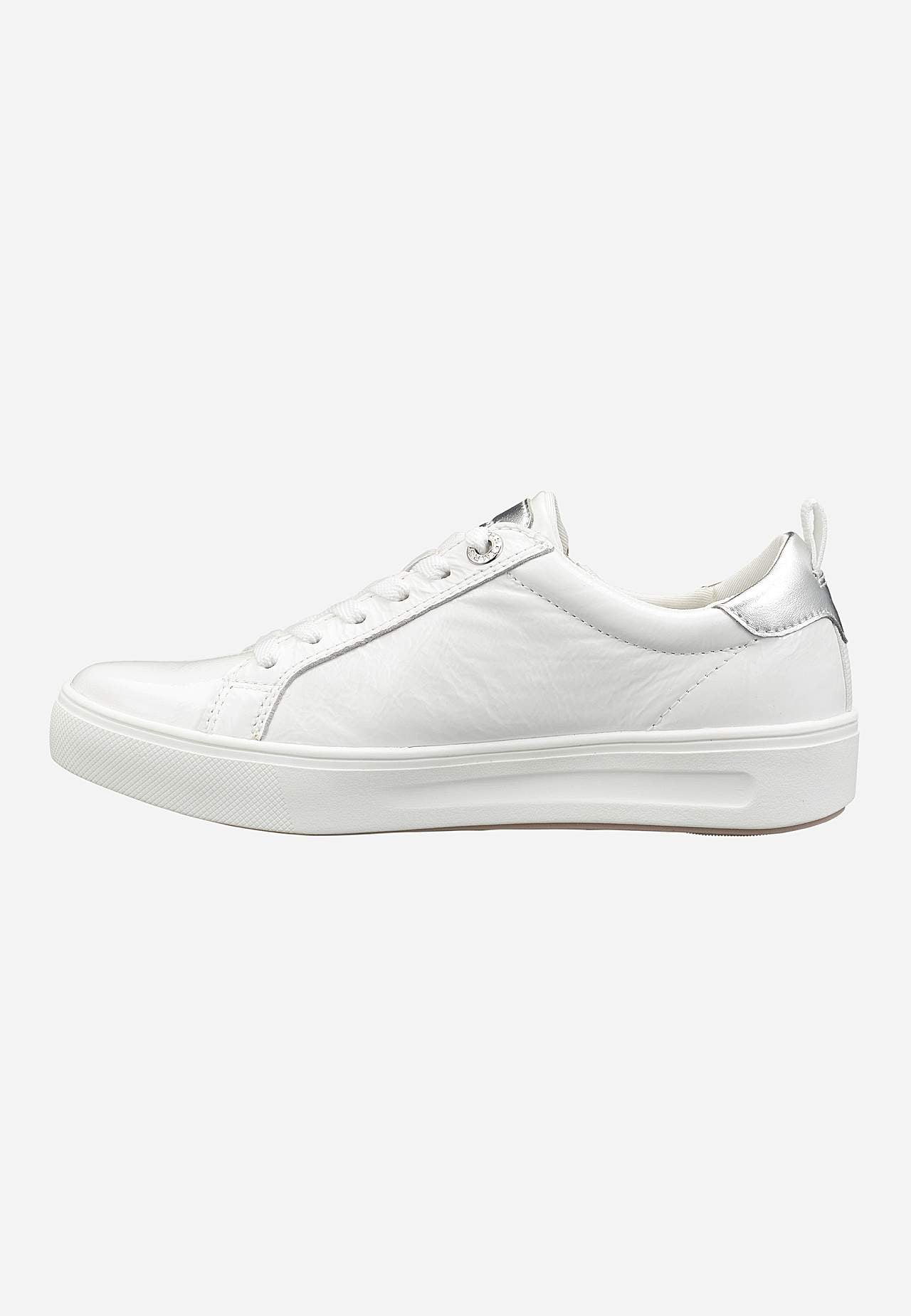 Sneaker i lackat skinn