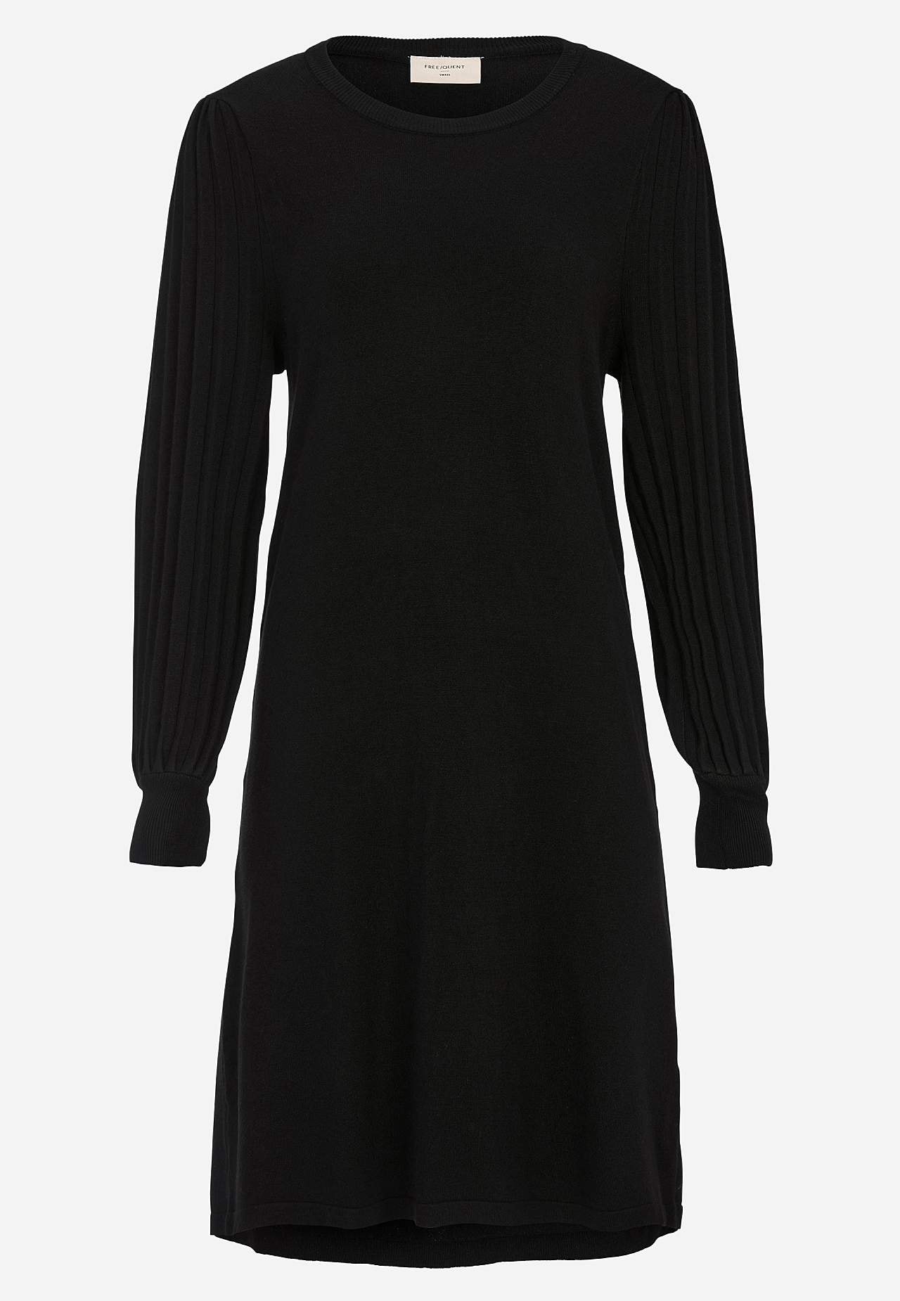 Finstickad klänning med plisserade ärmar