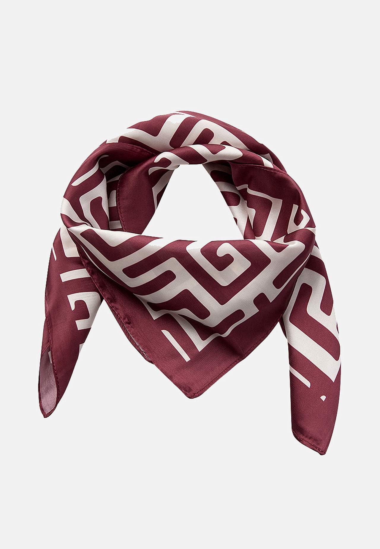 Scarf i mönstrad satäng