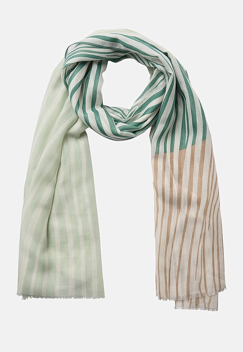 Lång, skir sjal med ränder