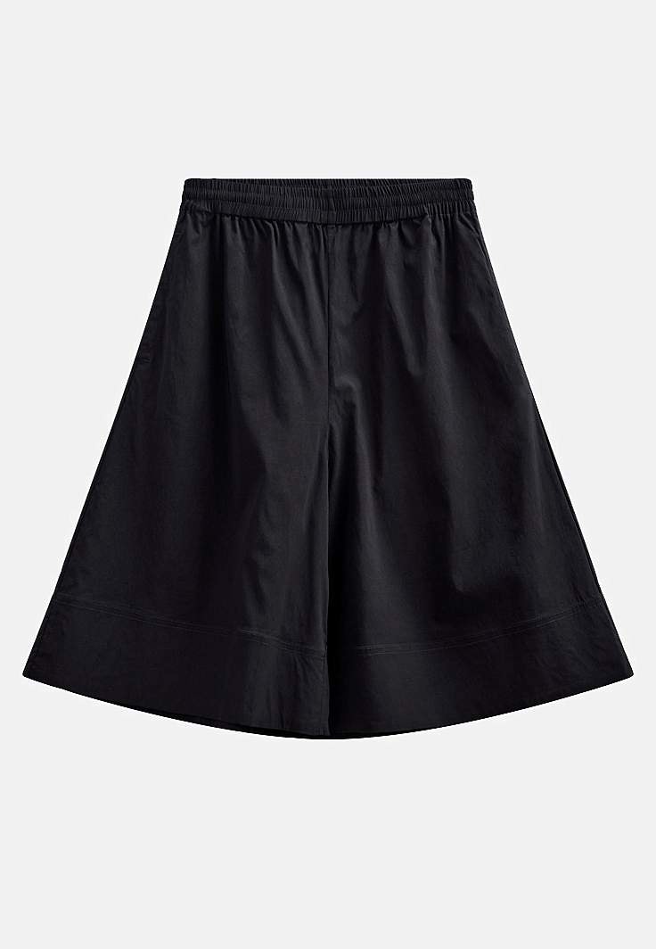 Långa, vida shorts